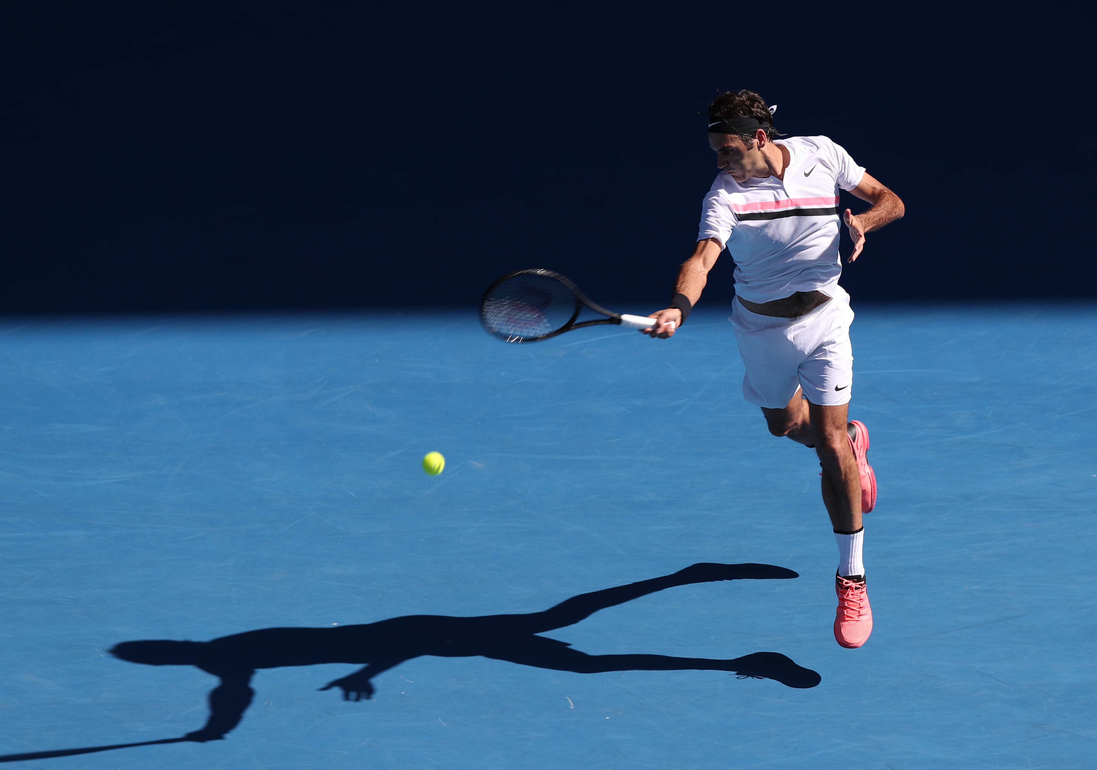 英国网球队完胜世界网球队，费德勒统治全场