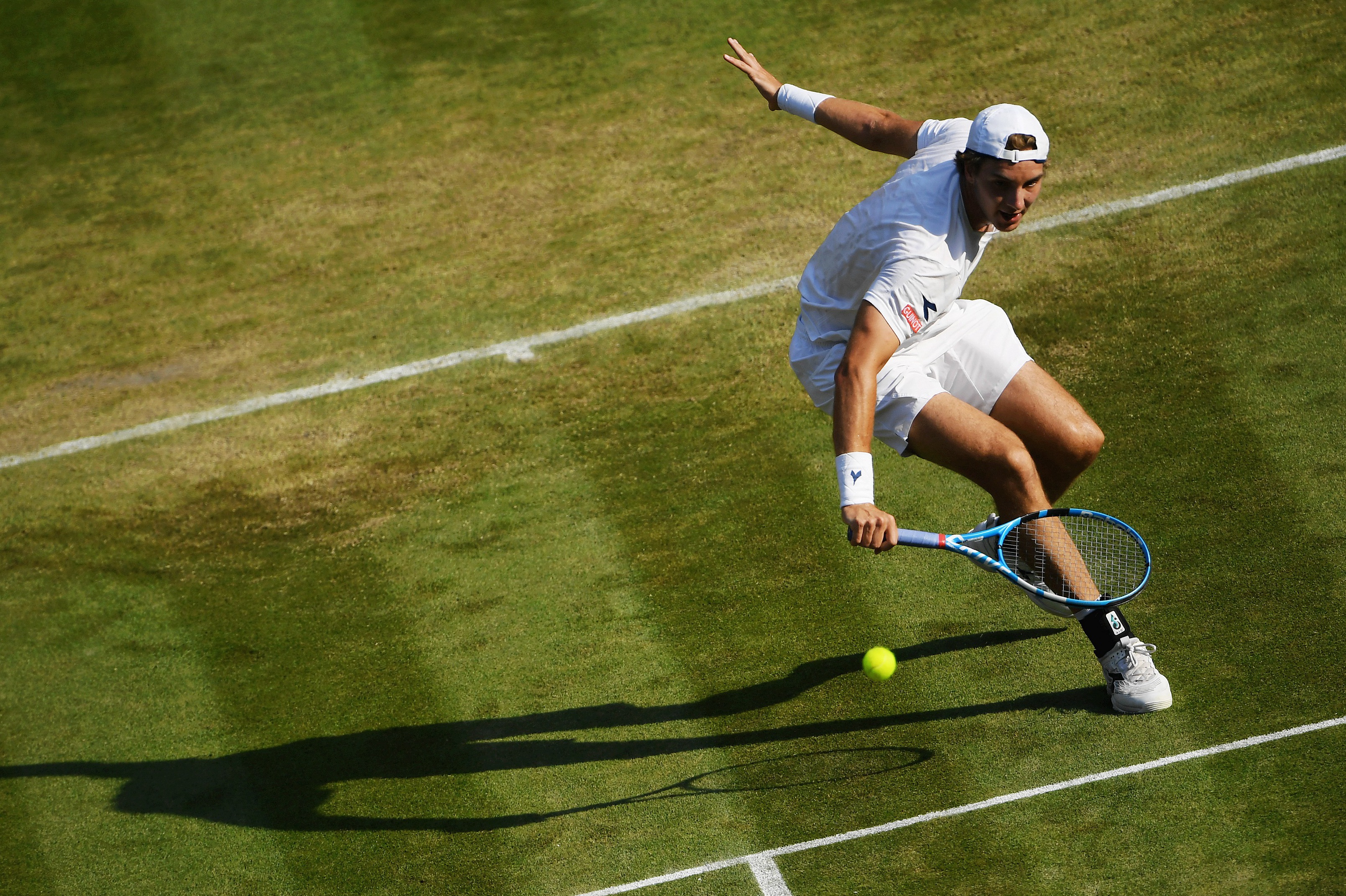 英国网球队完胜世界网球队，费德勒统治全场